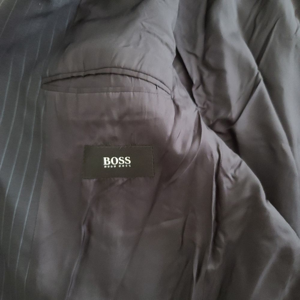 Hugo Boss Light and Dark Pinstripe Blue Blazer 40S - Picture 11 of 13